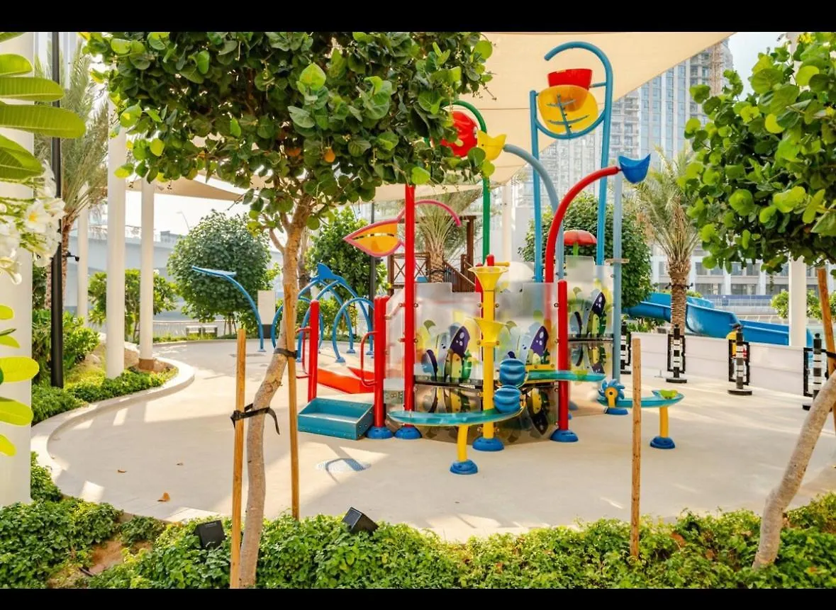 Apartment Exquisite 1-Bedroom With Pool Scenery In Dubai Creek Harbour