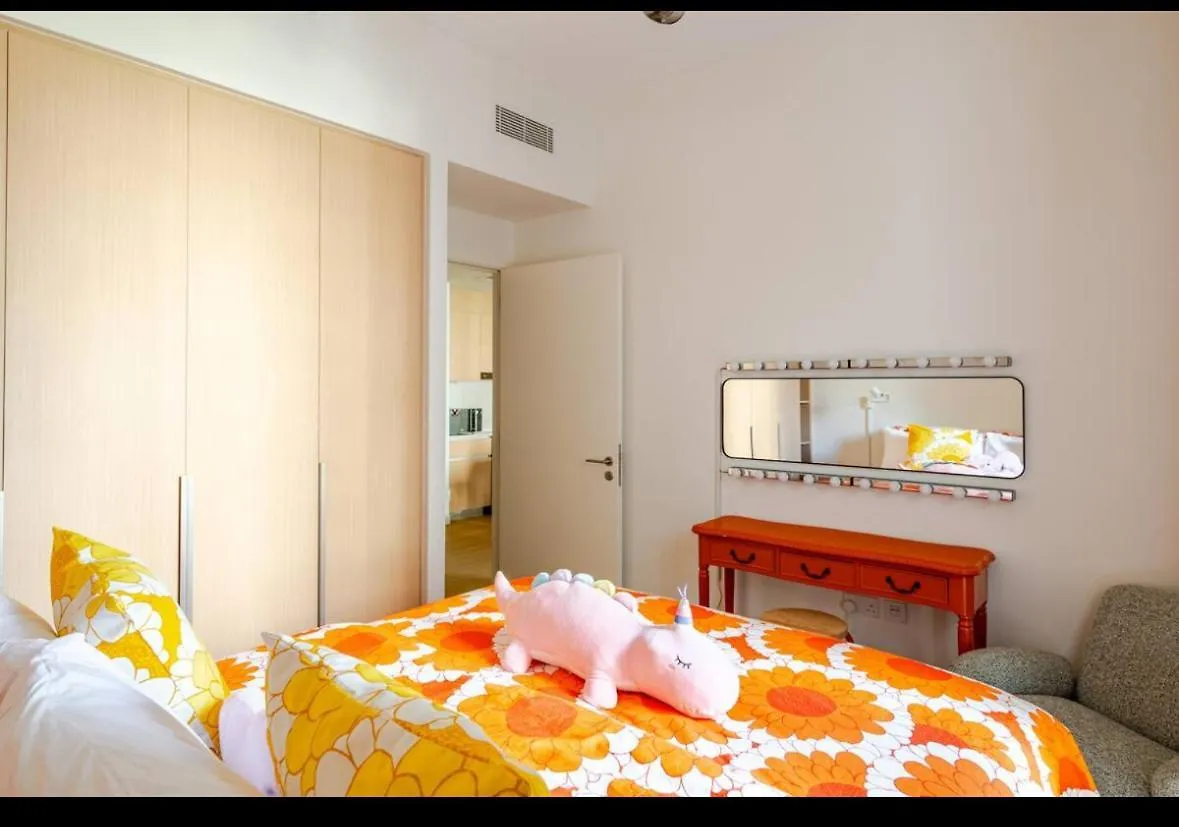 Exquisite 1-Bedroom With Pool Scenery In Dubai Creek Harbour Apartment