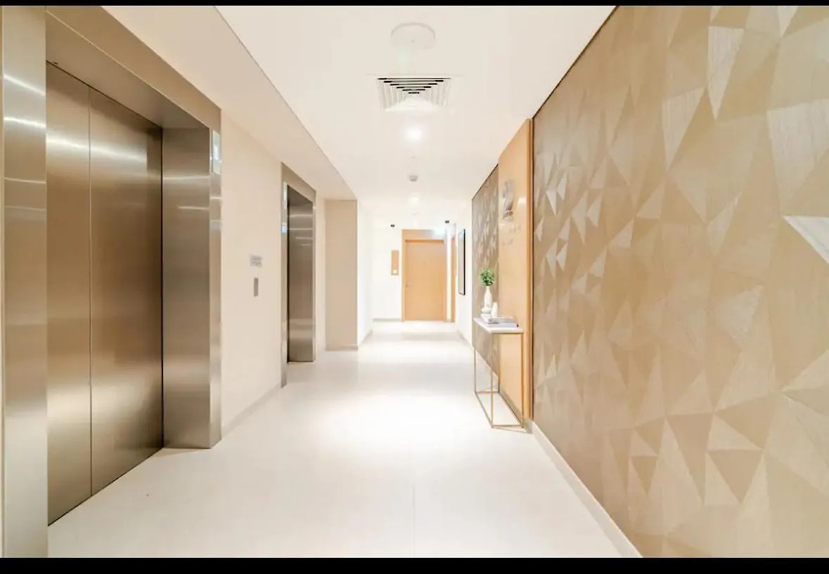 Apartment Exquisite 1-Bedroom With Pool Scenery In Dubai Creek Harbour
