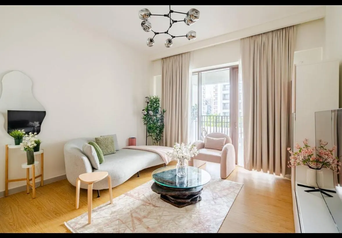 Exquisite 1-Bedroom With Pool Scenery In Dubai Creek Harbour