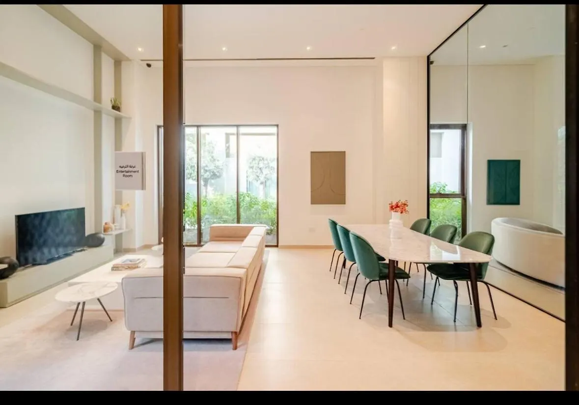 Apartment Exquisite 1-Bedroom With Pool Scenery In Dubai Creek Harbour